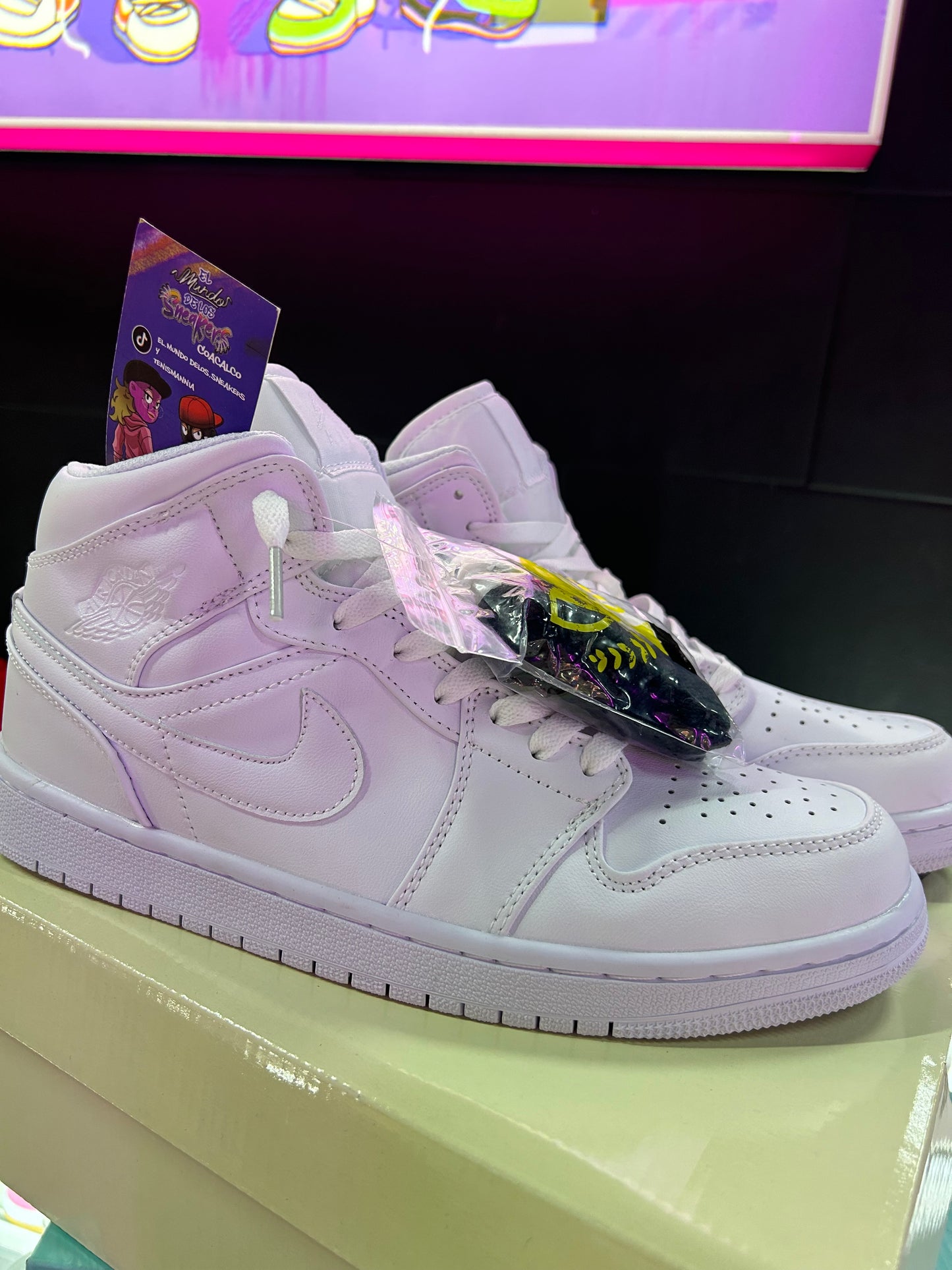 Jordan 1 Triple white